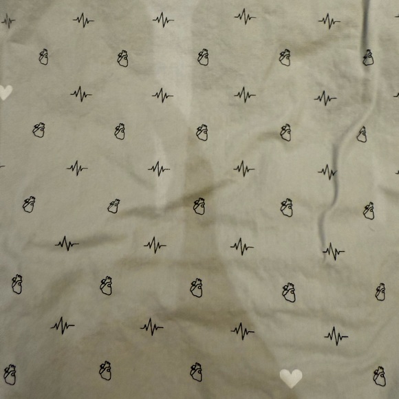 Figs Pajamas Set Grey Heartbeats Long Sleeve and Shorts size Large - Picture 14 of 15